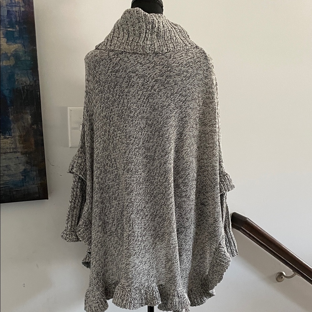 Alya Women’s Poncho Sweater Size SM Gray Cowl Neck Soft Knit Boho Style Ruffles - Picture 3 of 9